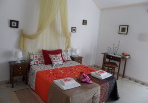 D'HÔTES- ROOMS BED & Breakfast- QUARTOS OF HOSPEDES- NAZARÉ- ALCOBAÇA.