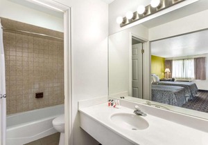 Days Inn by Wyndham Delta