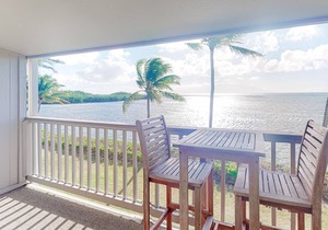 Deluxe, Oceanfront, Top-Floor Condo w/Ocean Views, Shared Pool, & Free WiFi!