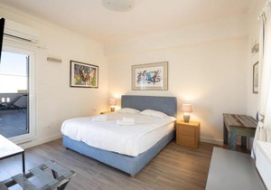 Downtown Cocoon with Roof Deck