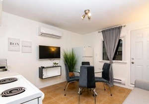 Downtown Retreat-Spacious Rooms with Shared Kitchen & Bath