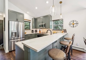 Experience mountain living at 'Above it All' in Breckenridge, a spacious 3-bedroom retreat!