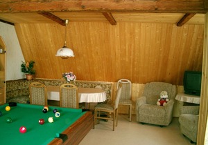 Family friendly, pets allowed, large garden, common room with Billiards, Wi-Fi