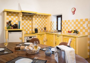 Fantastic apartment with sea views in prime location