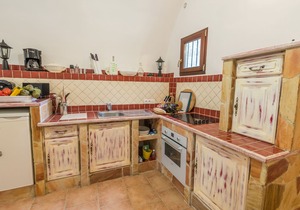 Fantastic apartment with garden and sea views in prime location