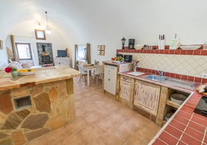 Fantastic apartment with garden and sea views in prime location