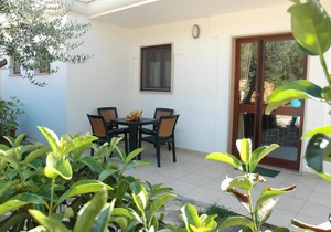 Ferienwohnung "ulivo" mit Pool und Privatstrand -1