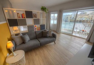 First floor studio apartment seconds from Balluta Bay IPAP1-1