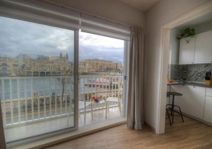 First floor studio apartment seconds from Balluta Bay IPAP1-1