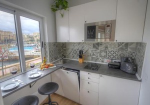 First floor studio apartment seconds from Balluta Bay IPAP1-1