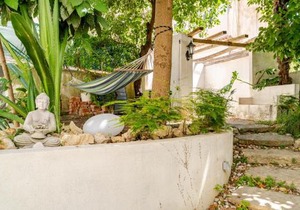 Fragrant Apt with Private Garden in Historic Graça