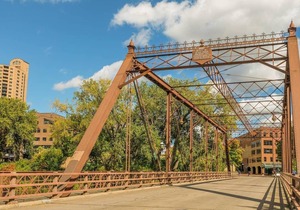 FRONTDESK | 1 BR Apt near the Mississippi River