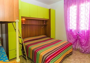 Gabbiano tree-room flat surrounded by the green of the quite pine forest