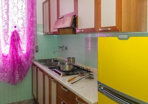 Gabbiano tree-room flat surrounded by the green of the quite pine forest