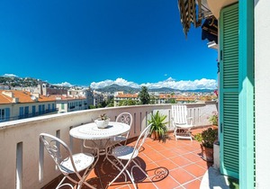 GAMBETTA - 2 bedrooms and terrace with stunning views