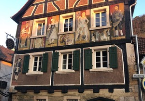 Generous living in the Quetschekuchestubb