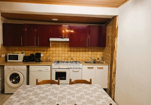 Gite for 5 to 7 people with covered terrace, wifi, heated swimming pool, nature