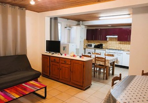Gite for 5 to 7 people with covered terrace, wifi, heated swimming pool, nature