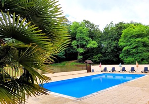 Gite for 5 to 7 people with covered terrace, wifi, heated swimming pool, nature