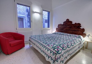 GUGGENHEIM NEXT 10pax, Aircond, Wifi