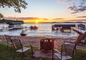 Hidden Gem on Gull Lake w/large playground for families
