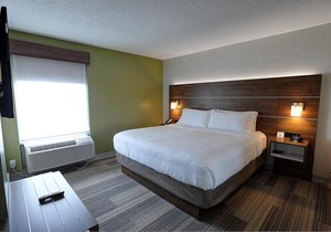 Holiday Inn Express & Suites Toronto Airport West