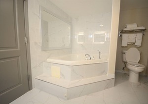 Holiday Inn Hazlet, an IHG Hotel