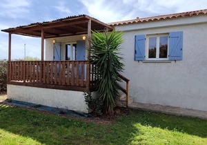 House, beach road in Folelli
