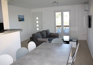 House, beach road in Folelli