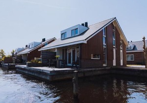 Houseboat in Waterpark with Private Dock