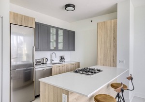 Ideal West Loop 1BR w/Pool, Coworking & Gym, 1 block to L, by Blueground