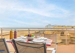 Interhome - Appartement sur front de mer