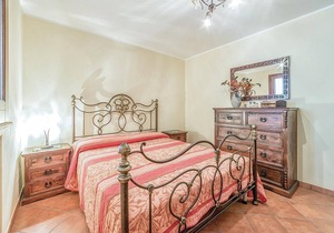 Just a few hundred meters from the beach and about 7 km from Menfi awaits you this pretty, neatly fu