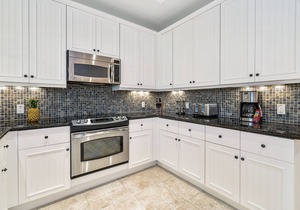 KULALANI 501 - LARGE 2 SUITE, 2 STORY TOWNHOME + GARAGE