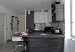 LaCasetta Como Lakeview Terrace renovated apt.