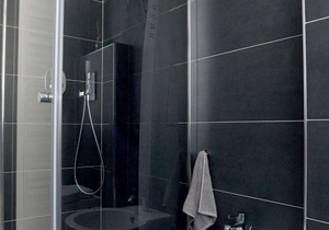 LaCasetta Como Lakeview Terrace renovated apt.