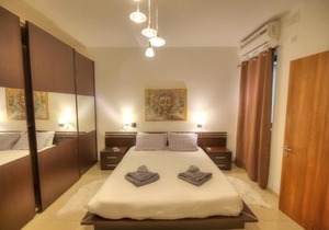 Large 3 bedrooms steps away from Balluta Bay BCAM2-1