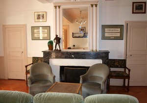 Large apartments, 4 bedrooms, 10 to 14 people, swimming pool, tennis, park ...