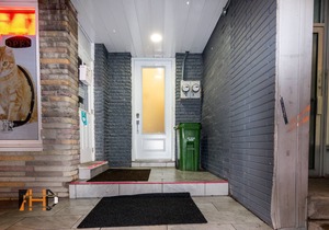 Lively 3 Bedroom multi-story Apartment in Historic Cabbagetown