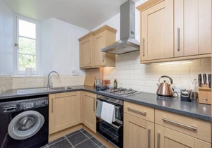 Lovely 2-bed Apt 2-min from Haymarket Station