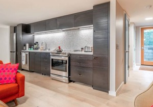 LOVELY, NEW ALBERTA ARTS APARTMENT