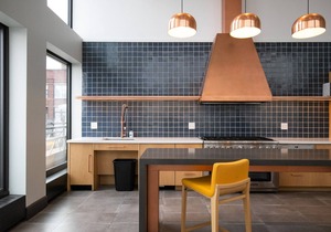 Luxe West Loop Studio w/Gym, Pool, Coworking, walk to UIC, by Blueground