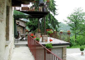 Mansion in Langhe with Pool and Winery Charm