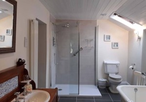 Marian Cottage. Fully restored 19c cottage. Sleeps 3. Parking. Kinsale