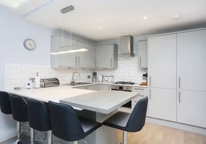 Modern 3 bedroom Apartment, West End