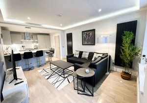 Modern 3 bedroom Apartment, West End