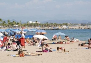 one bedroom apartment for rent with pool in the residence near the beach