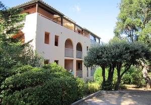 one bedroom apartment for rent with pool in the residence near the beach