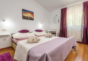 One-Bedroom Apartment In Ostrvica