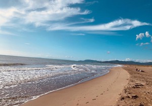 Podere L'Orsinghi in Ravi mit fantastischer Aussicht auf die Hügel der Maremma, Schwimmbad und Garten. Haustiere erlaubt. Kinderfreundlich